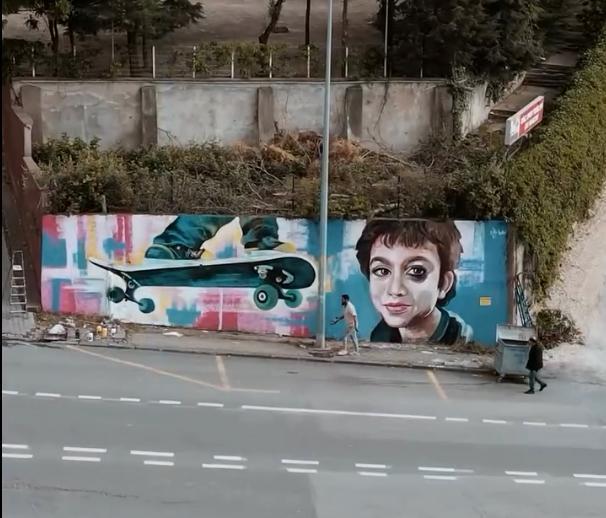 Azerbaycanlı ressam, öldürülen Minguzzi’nin portresini ve kaykayını duvara resmetti