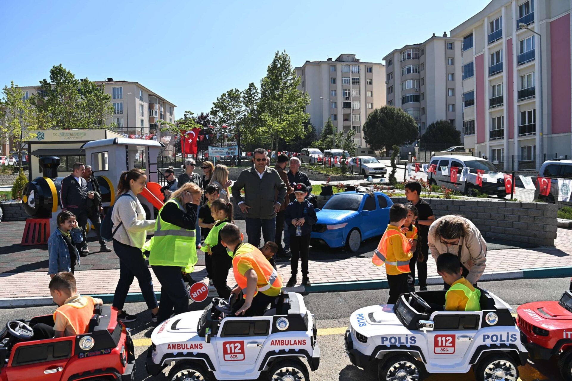 Başkan Nallar Trafik Park’ta Miniklerle Bir Araya Geldi Başkan Nallar Trafik Park’ta Miniklerle Bir Araya Geldi