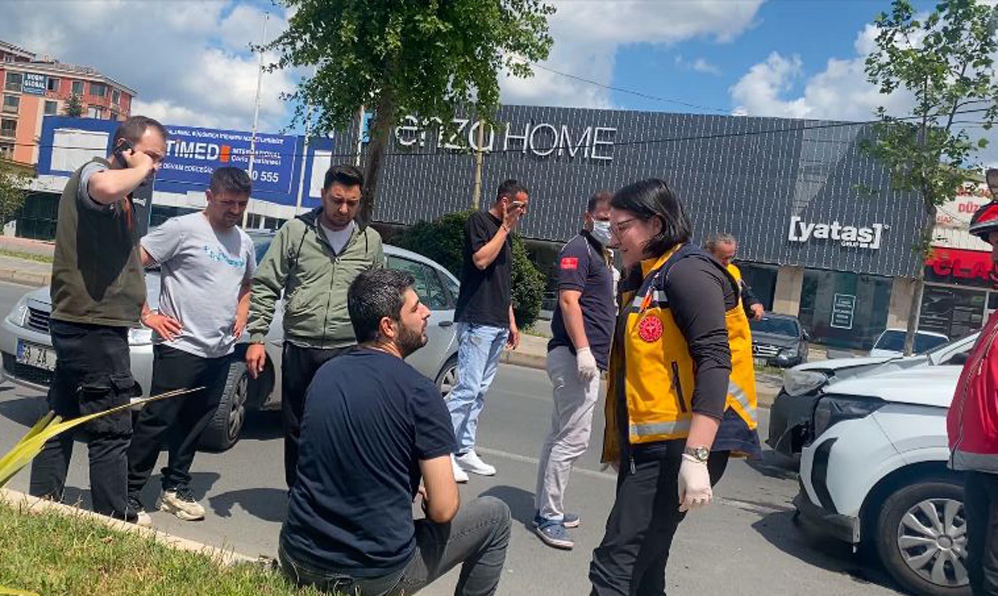 Hafif Ticari Araçlar Çarpıştı; 1 Yaralı Hafif Ticari Araçlar Çarpıştı; 1 Yaralı