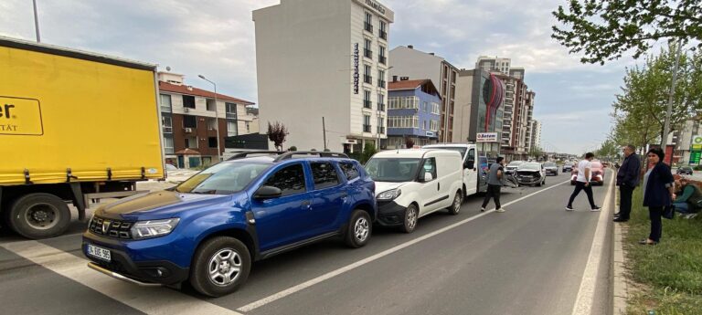 Çorlu’da Zincirleme Kaza; 2 Yaralı