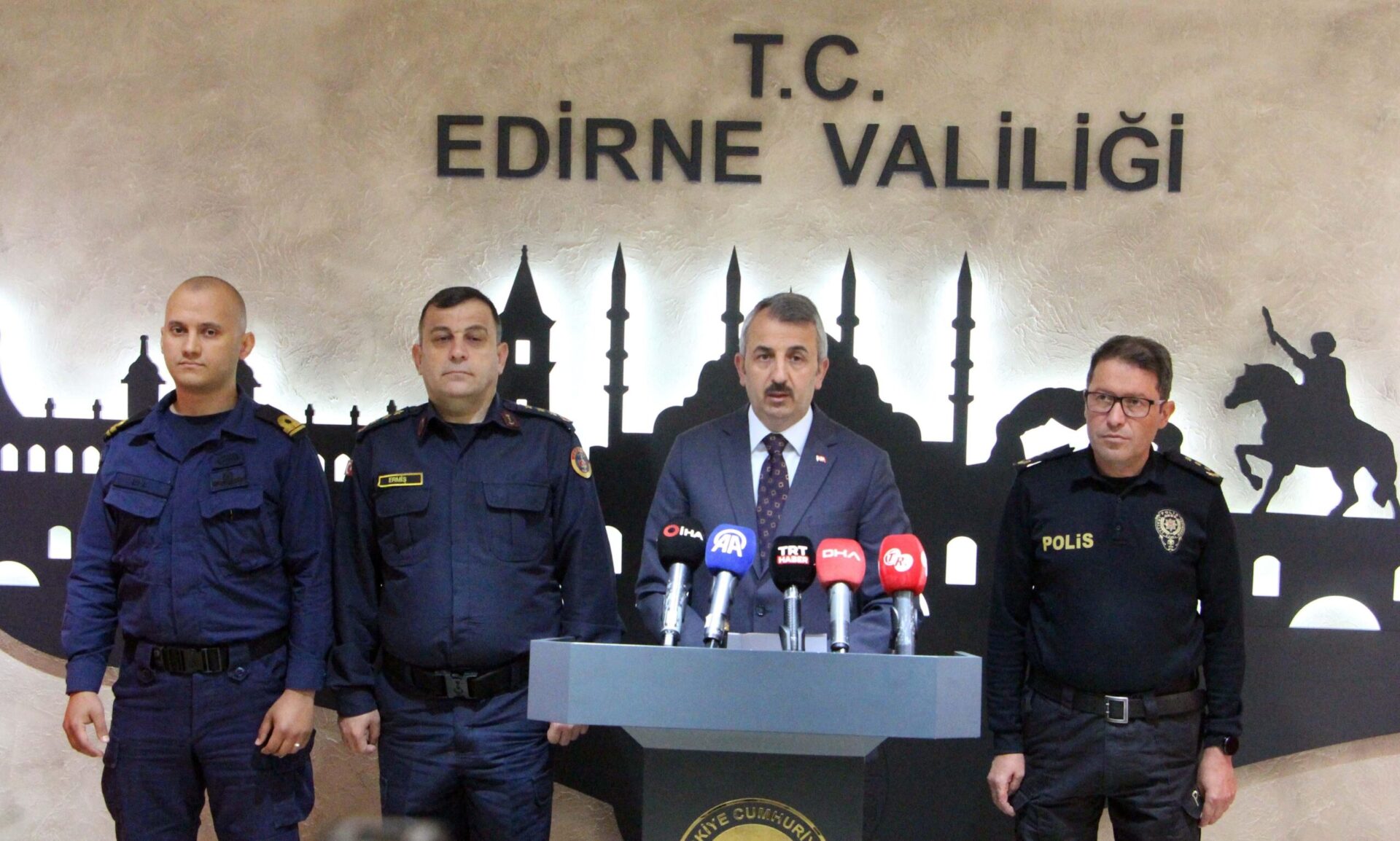 Edirne Valisi Sezer: Gurbetçi vatandaşlarımız için hazırlıklarımıza şimdiden başladık Edirne Valisi Sezer: Gurbetçi vatandaşlarımız için hazırlıklarımıza şimdiden başladık