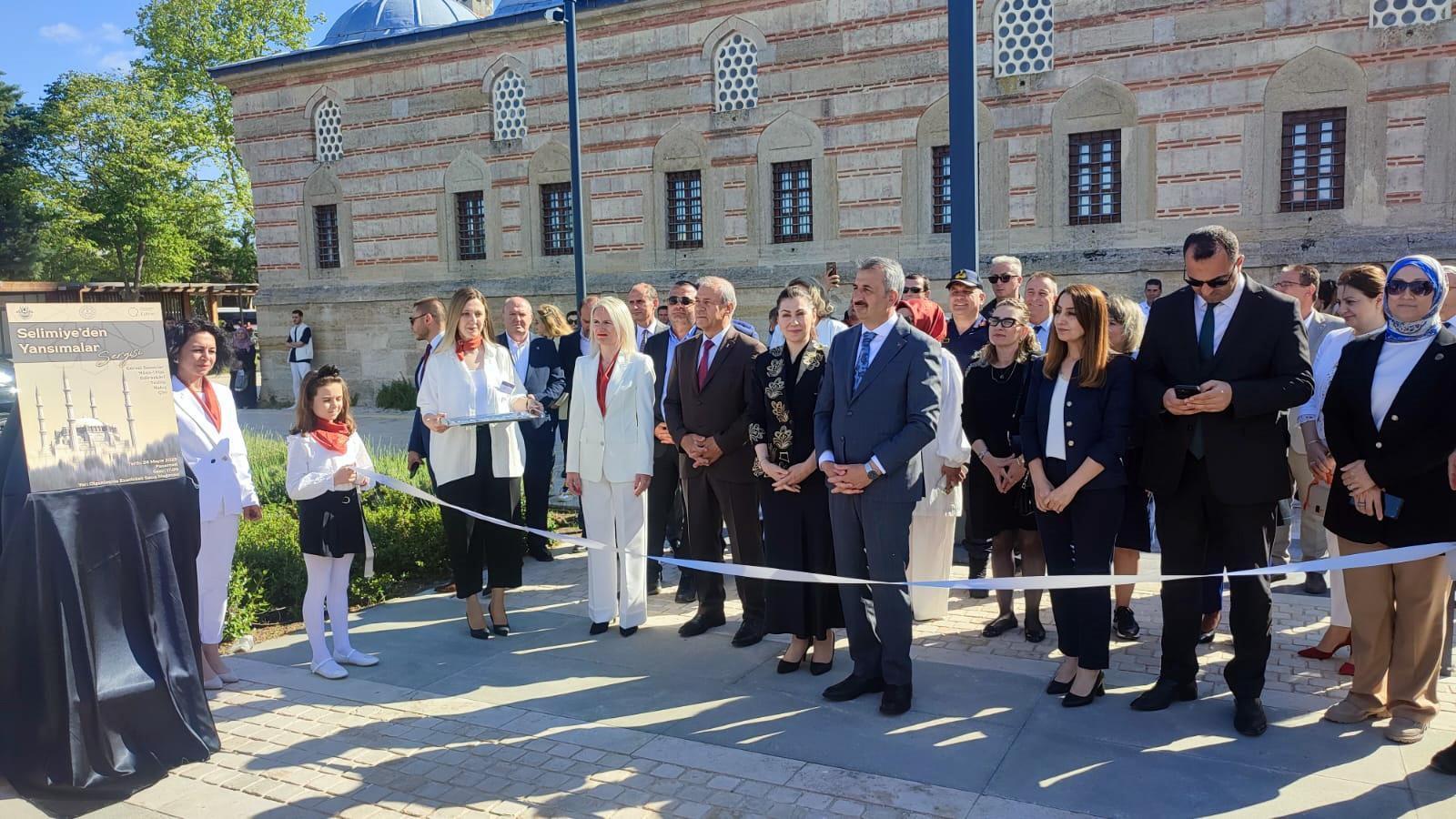 Edirne’de Hayat Boyu Öğrenme Haftası’nda ‘Selimiye Camii’nden Yansımalar’ sergisi Edirne’de Hayat Boyu Öğrenme Haftası’nda ‘Selimiye Camii’nden Yansımalar’ sergisi
