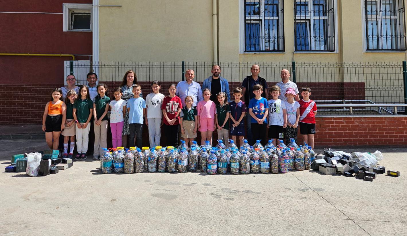 Edirne’de ilkokul öğrencileri 1 ton atık pil topladı Edirne’de ilkokul öğrencileri 1 ton atık pil topladı