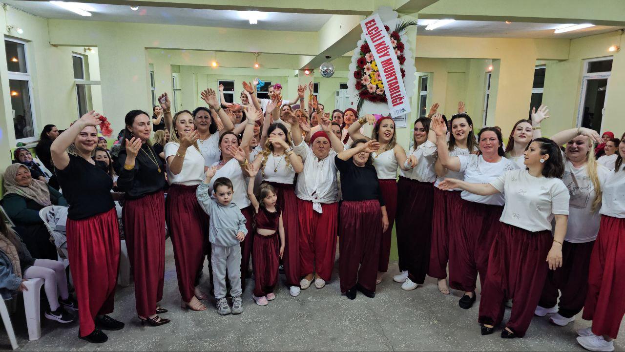 Edirne’de kadınlar, baharın gelişini şalvarlarla eğlenerek kutladı Edirne’de kadınlar, baharın gelişini şalvarlarla eğlenerek kutladı