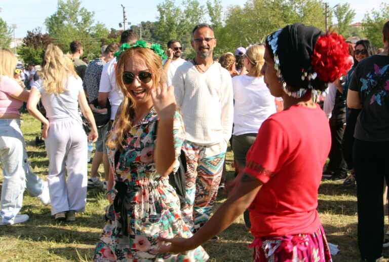 Edirne’de Kakava ve Hıdrellez Şenlikleri ikinci günü şarkı ve danslarla devam etti