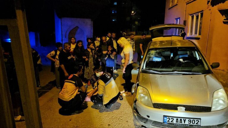 Edirne’de otomobil elektrik direğine çarptı; 2 yaralı