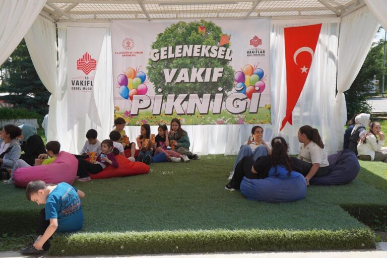 Edirne’de Vakıf Haftası kapsamında, geleneksel piknik düzenlendi