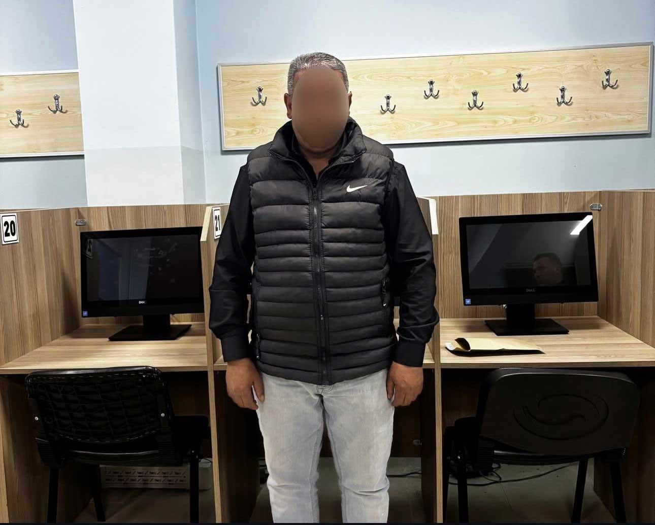 Ehliyet sınavında kopya düzeneğiyle yakalandı; kulaklık hastanede çıkarıldı Ehliyet sınavında kopya düzeneğiyle yakalandı; kulaklık hastanede çıkarıldı