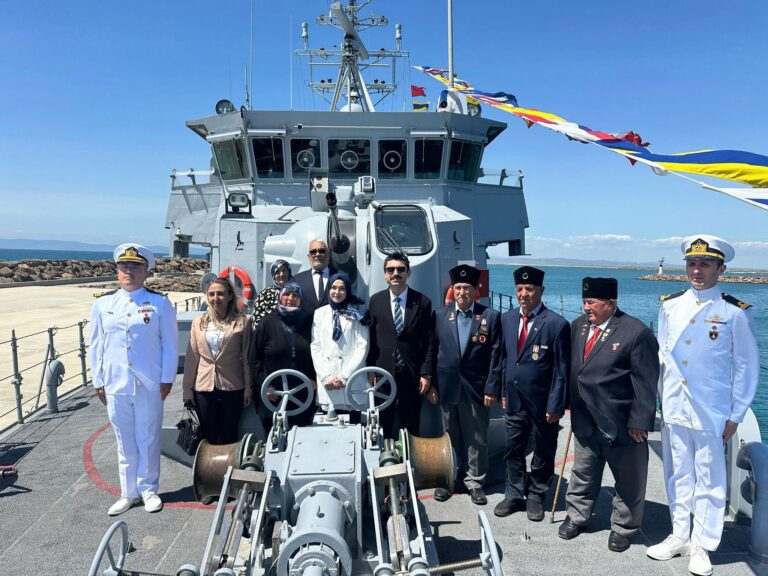 Enez Limanı’na demirleyen TCG Akçakoca mayın gemisi ziyarete açıldı