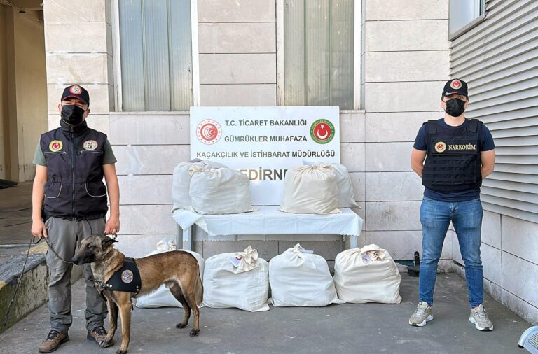 Kapıkule’de otobüsteki 87 kilo uyuşturucuyu Jeff buldu; 3 tutuklama