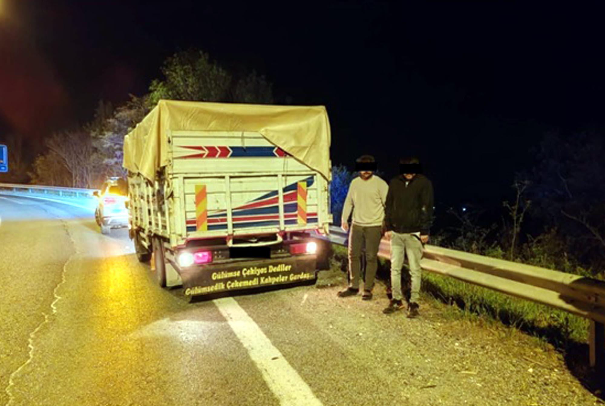 Kırklareli’de 104 kaçak göçmen yakalandı Kırklareli’de 104 kaçak göçmen yakalandı