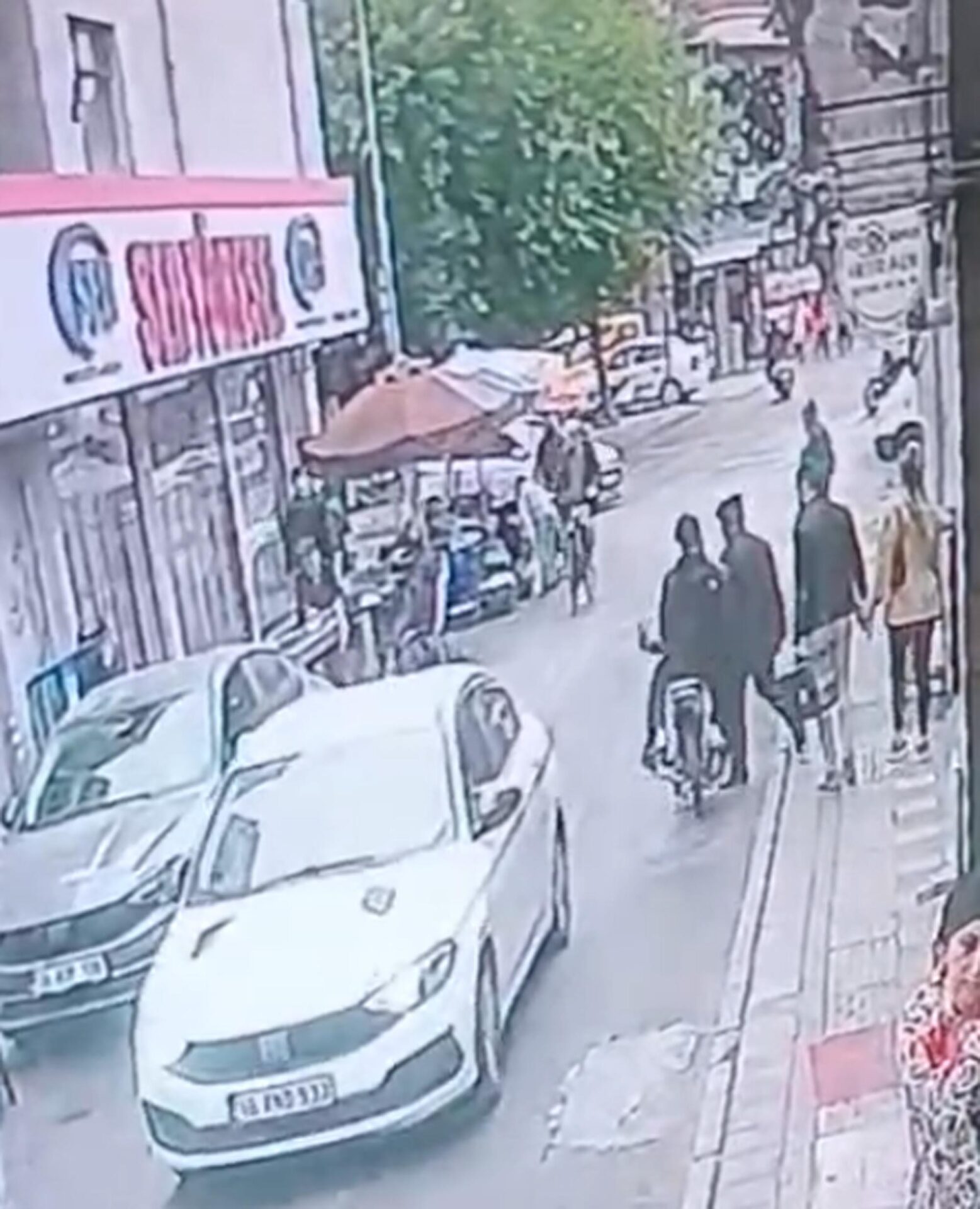 Motosikletle çarptığı yayayı yaralayan sürücü yakalandı Motosikletle çarptığı yayayı yaralayan sürücü yakalandı
