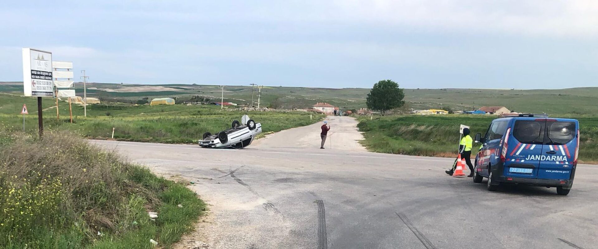 Takla atan otomobilin alkollü sürücüsü yaralandı Takla atan otomobilin alkollü sürücüsü yaralandı