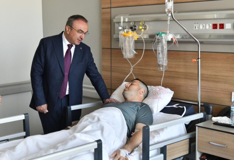 ‘Dur’ İhtarına Uymayan Sürücünün Cipiyle Çarptığı Polisin Tedavisi Sürüyor