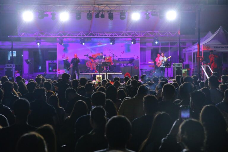 TÜ’de bahar şenliklerinde konserler verildi