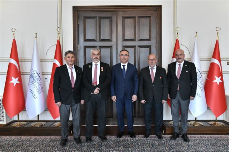 Türkiye Harp Malülü Gaziler, Şehit Dul ve Yetimleri Derneği Trabzon Şube Başkanı Vali Soytürk’ü Ziyaret Etti