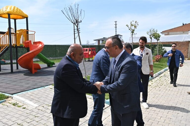 Vali Soytürk Aydoğdu Mahallesi Kadın ve Gençlik Merkezini Ziyaret Etti