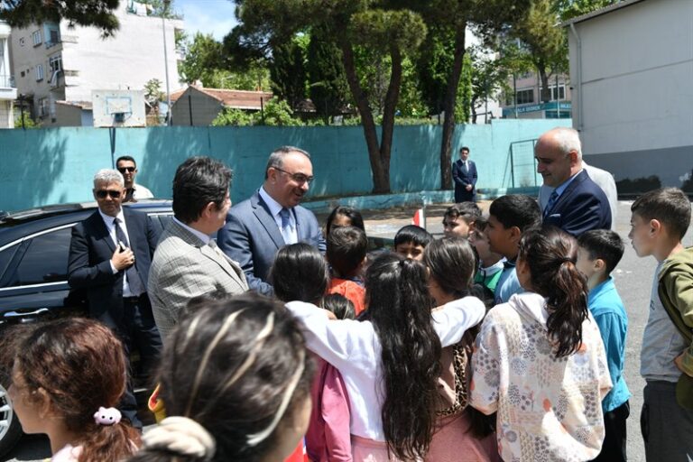 Vali Soytürk Aydoğdu Ortaokulunu Ziyaret Etti
