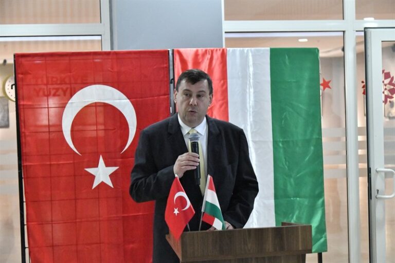 Vali Soytürk Macar Sanatçının Sergi Açılışına Katıldı