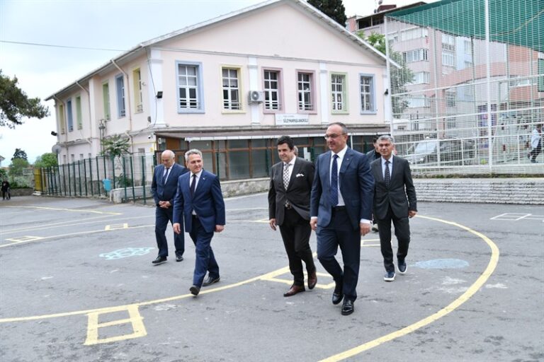 Vali Soytürk Süleymanpaşa İlkokulunu Ziyaret Etti