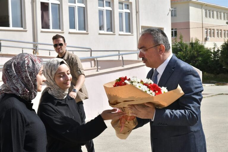 Vali Soytürk Tekirdağ Nene Hatun Kız Anadolu İmam Hatip Lisesi’ni Ziyaret Etti