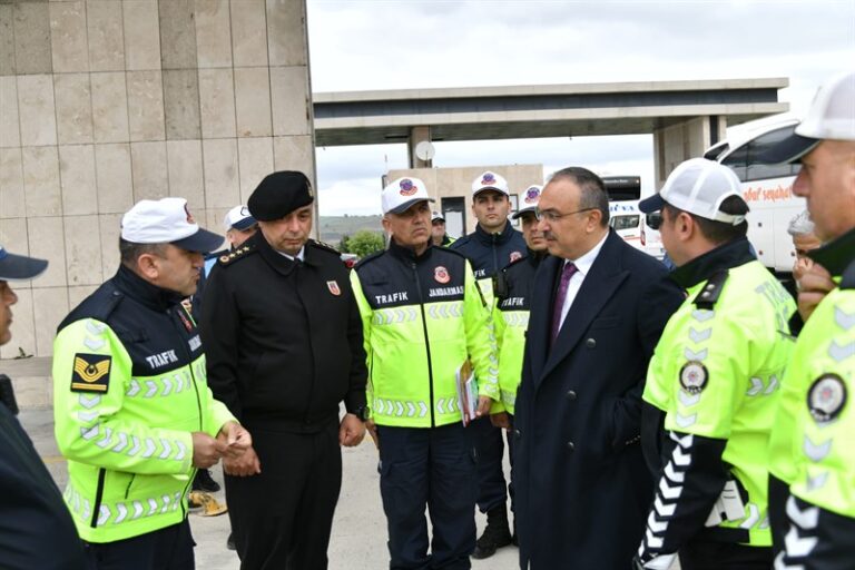 Vali Soytürk Trafik Haftası Münasebetiyle Otobüs Terminalini Ziyaret Etti