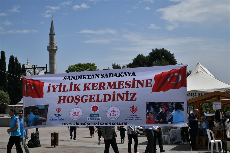 Vali Soytürk ve Nurdan Soytürk İyilik Kermesi’ne Katıldı