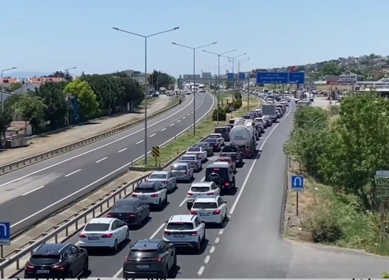 İstanbul’dan Tekirdağ’a Yoğun Araç Çıkışı: İstanbul-Tekirdağ Yolu Kilitlendi