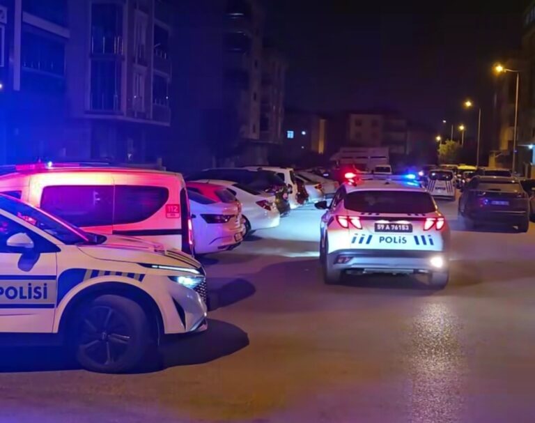 Oğlunu Bıçaklayarak Ağır Yaraladı
