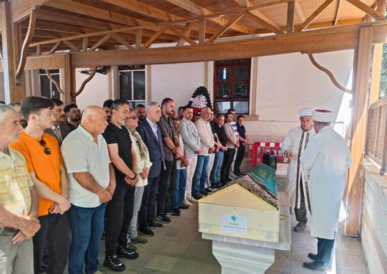 Bakan Bolat, eşinin teyzesinin cenazesine katıldı | Çorlu’da Haber