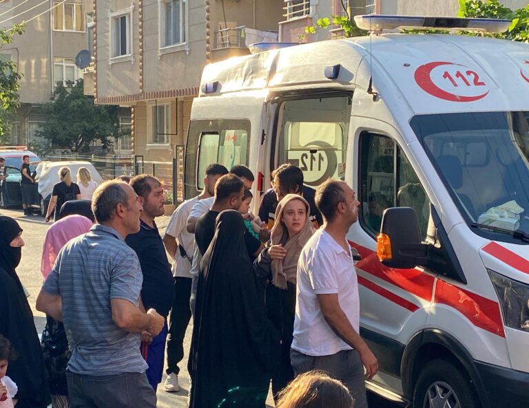 Çatı katındaki yangında 1,5 yaşındaki bebek dumandan etkilendi | Çorlu’da Haber