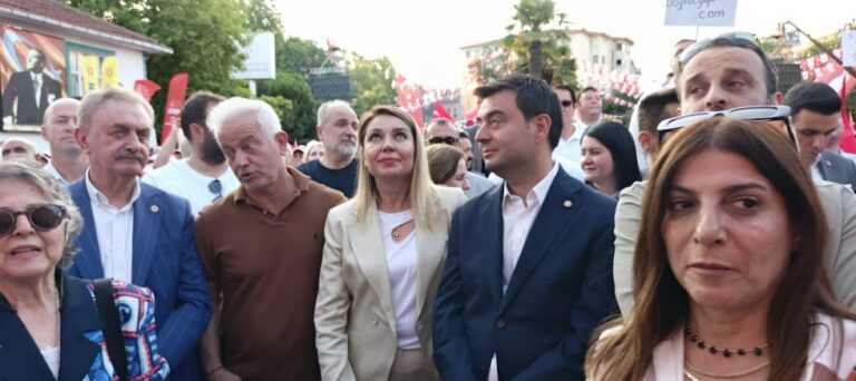 CHP MİTİNGİNDE İZZET VOLKAN TARTIŞMASI