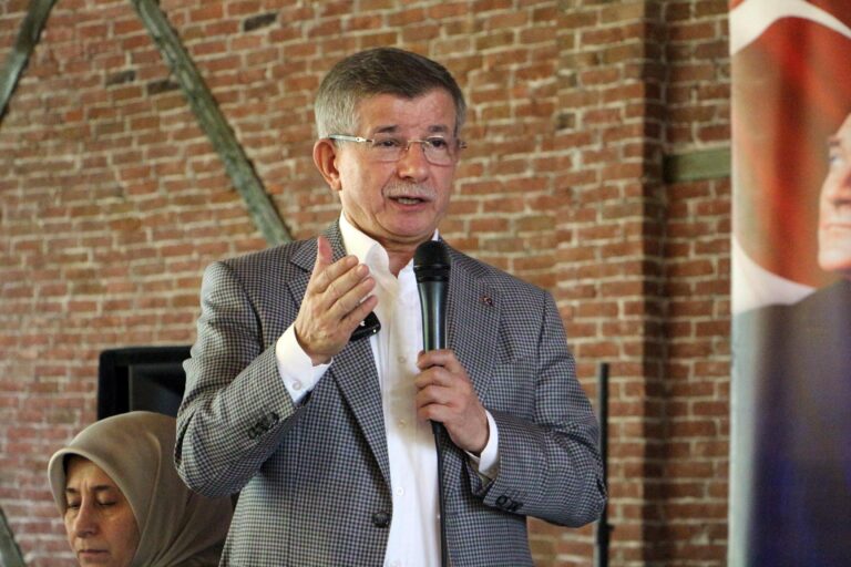 Davutoğlu: İsrail’in saldırganlığı karşısında net tavır almak lazım