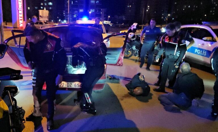 ‘Dur’ ihtarına uymayan otomobildekilerden biri: Ben kaçmadım, neden kaçayım, şoför kaçtı