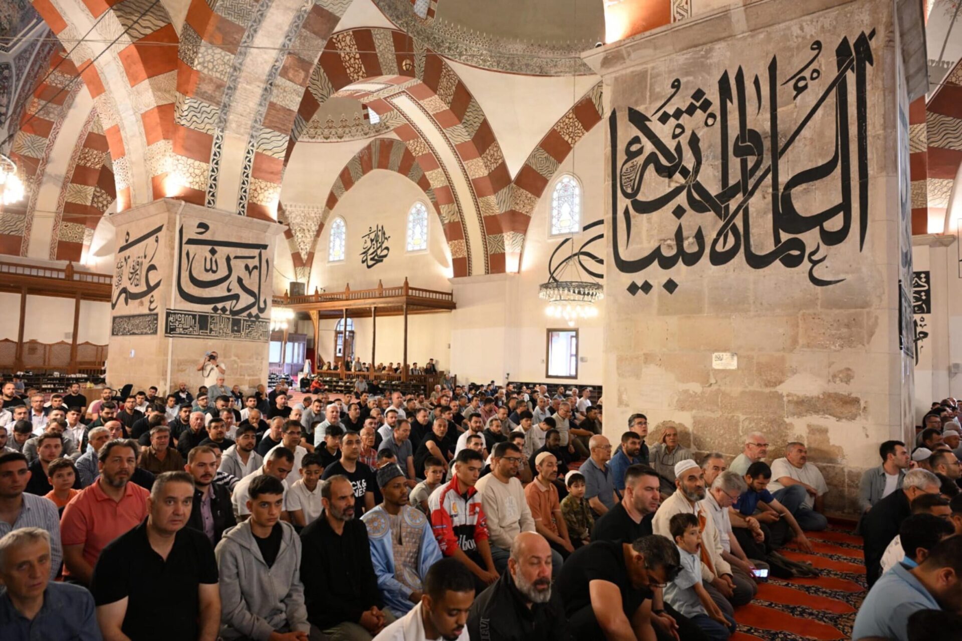Edirne’de bayram namazında Eski Cami doldu Edirne’de bayram namazında Eski Cami doldu