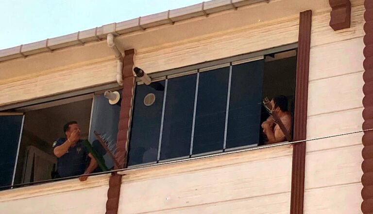 Eşiyle tartıştı, 4 aylık oğlunu pencereden atmaya kalktı | Çorlu’da Haber