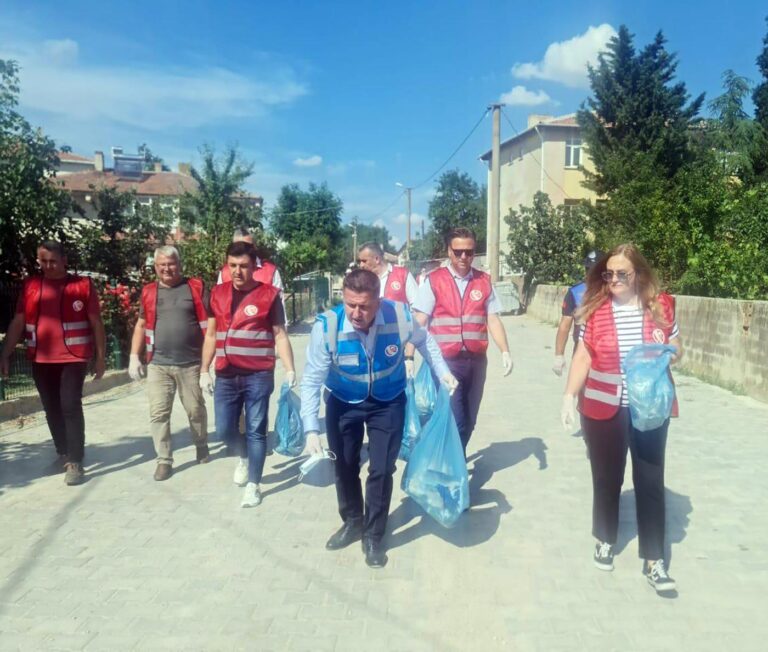 Lalapaşa’da Çevre Günü dolayısıyla temizlik etkinliği yapıldı