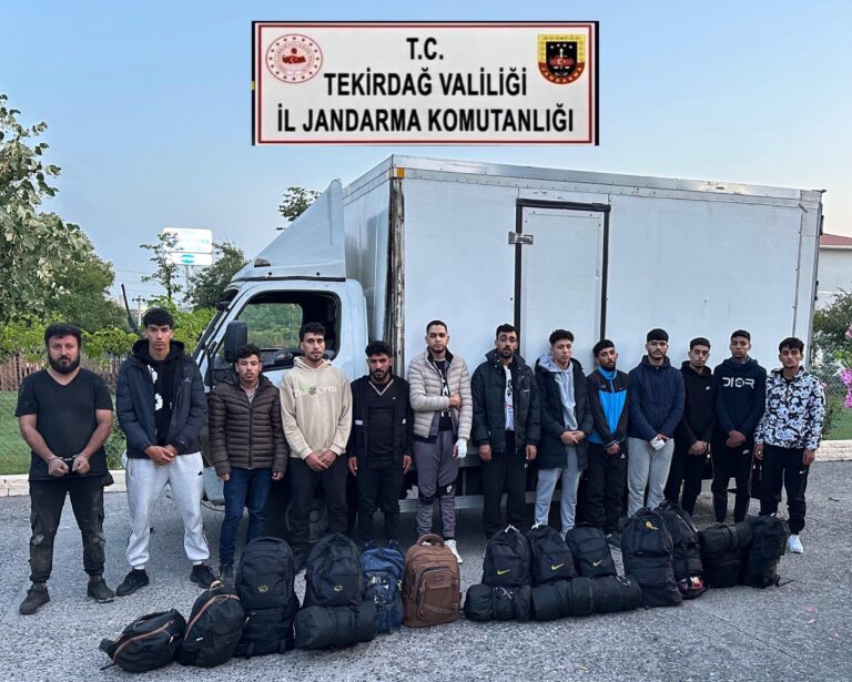 13 Kaçak Göçmen Yakalandı