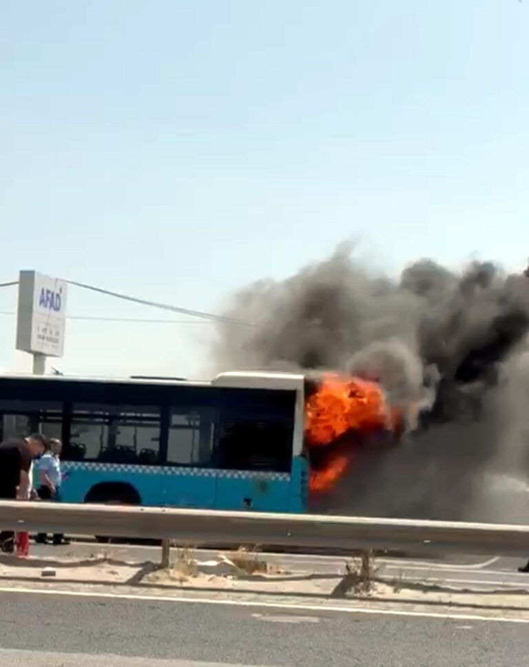 Tekirdağ’da belediye otobüsü alev aldı | Çorlu’da Haber
