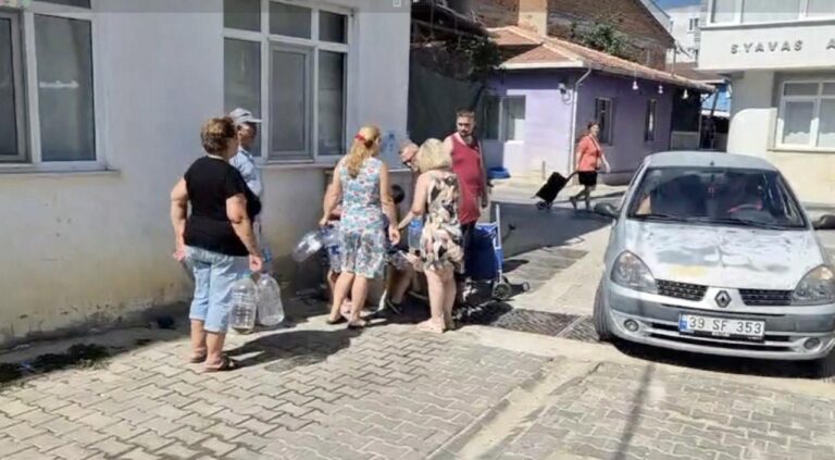 Tekirdağ’da sularının 1 haftadır akmadığını söyleyen mahalleliden tepki | Çorlu’da Haber