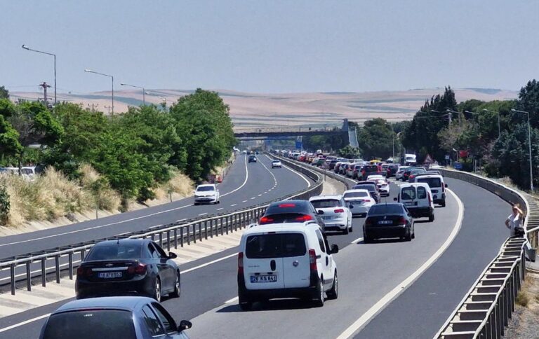 Tekirdağ’dan İstanbul’a bayram dönüşü yoğunluğu | Çorlu’da Haber