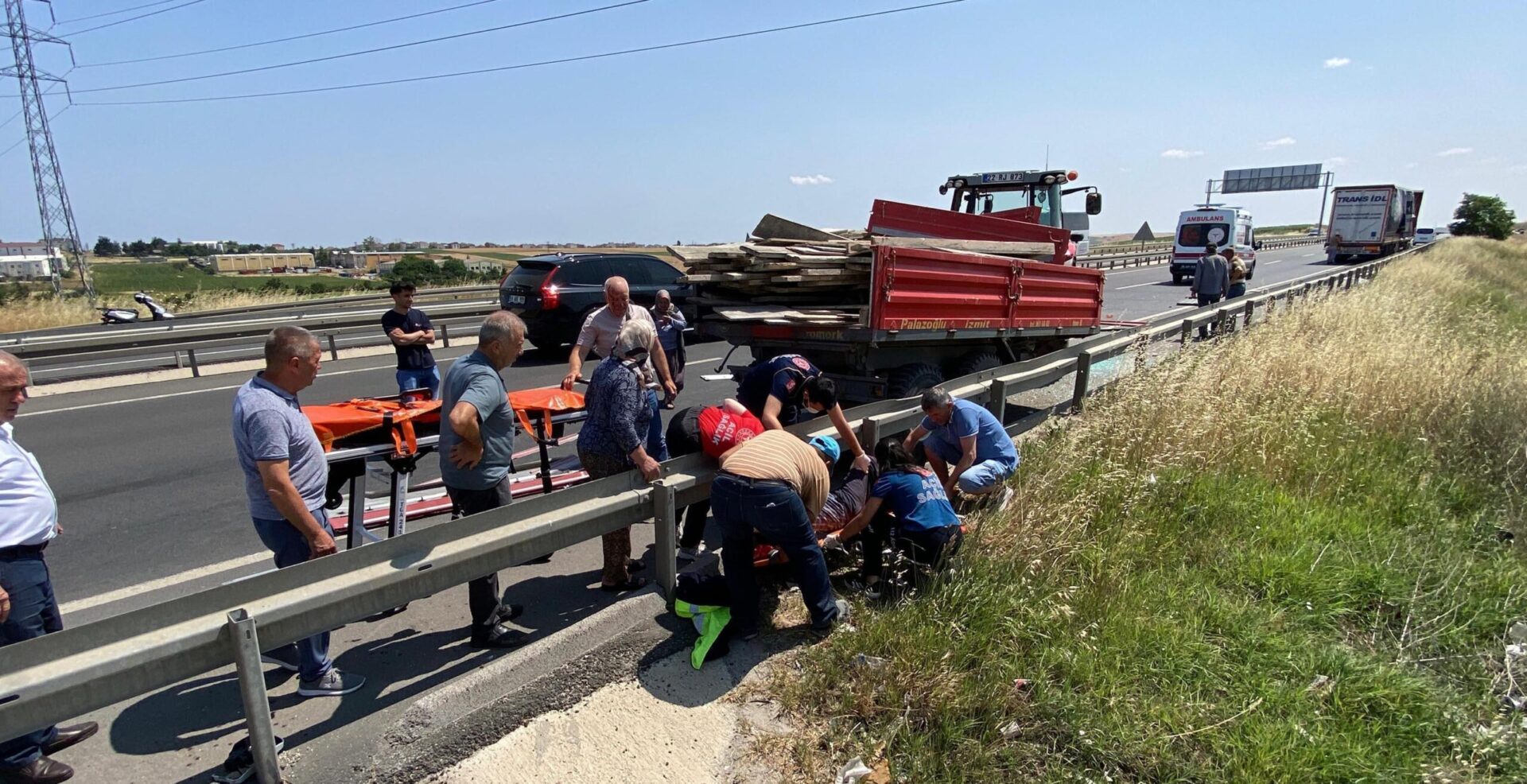TIR, traktör çarpıştı; 2 yaralı | Çorlu’da Haber TIR, traktör çarpıştı; 2 yaralı | Çorlu’da Haber