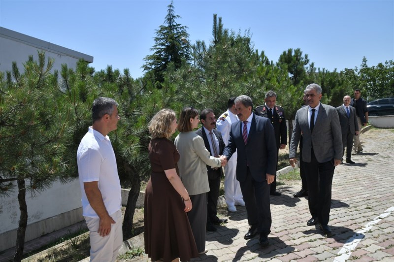 Vali Vekili Güler ve Eşi Nuray Güler Kurban Bayramı Münasebetiyle Çocuk Evleri Sitesi’ni Ziyaret Etti Vali Vekili Güler ve Eşi Nuray Güler Kurban Bayramı Münasebetiyle Çocuk Evleri Sitesi’ni Ziyaret Etti