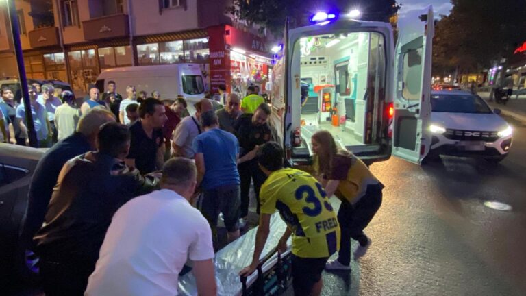Servis ile Motosiklet Çarpıştı: 1’i Ağır 2 Yaralı