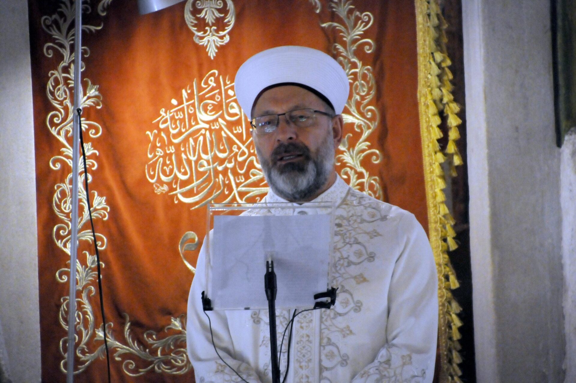 Ali Erbaş: Kutsallarımıza saldıran dahili ve harici şer odaklarına karşı uyanık olmamız gerekir Ali Erbaş: Kutsallarımıza saldıran dahili ve harici şer odaklarına karşı uyanık olmamız gerekir