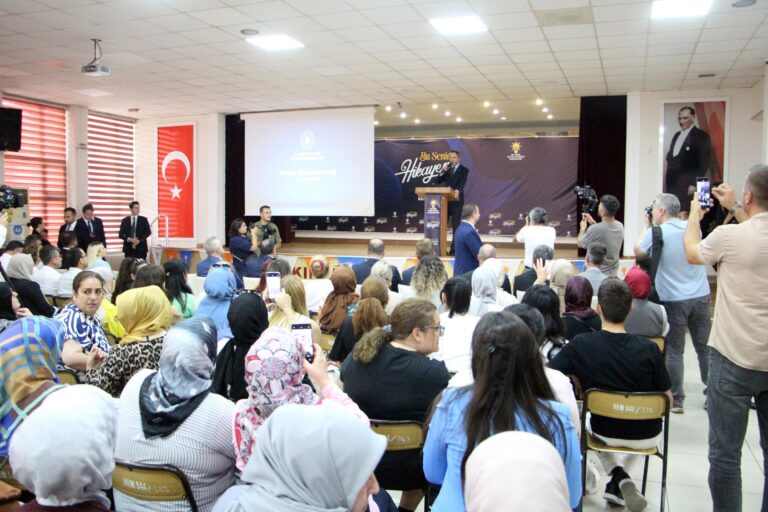 Bakan Bayraktar, ‘Türkiye Yüzyılı’nda Enerji’ konulu programlara katıldı