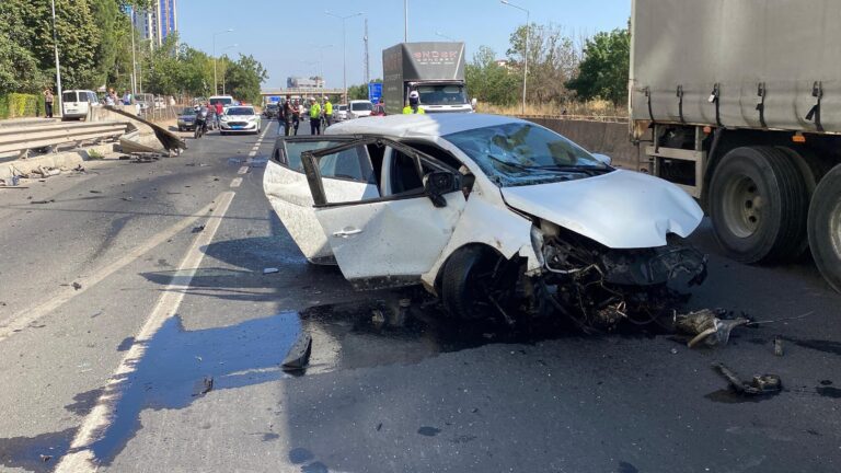 Çorlu’da bariyere çarpan otomobilde 3 kişi yaralandı | Çorlu’da Haber
