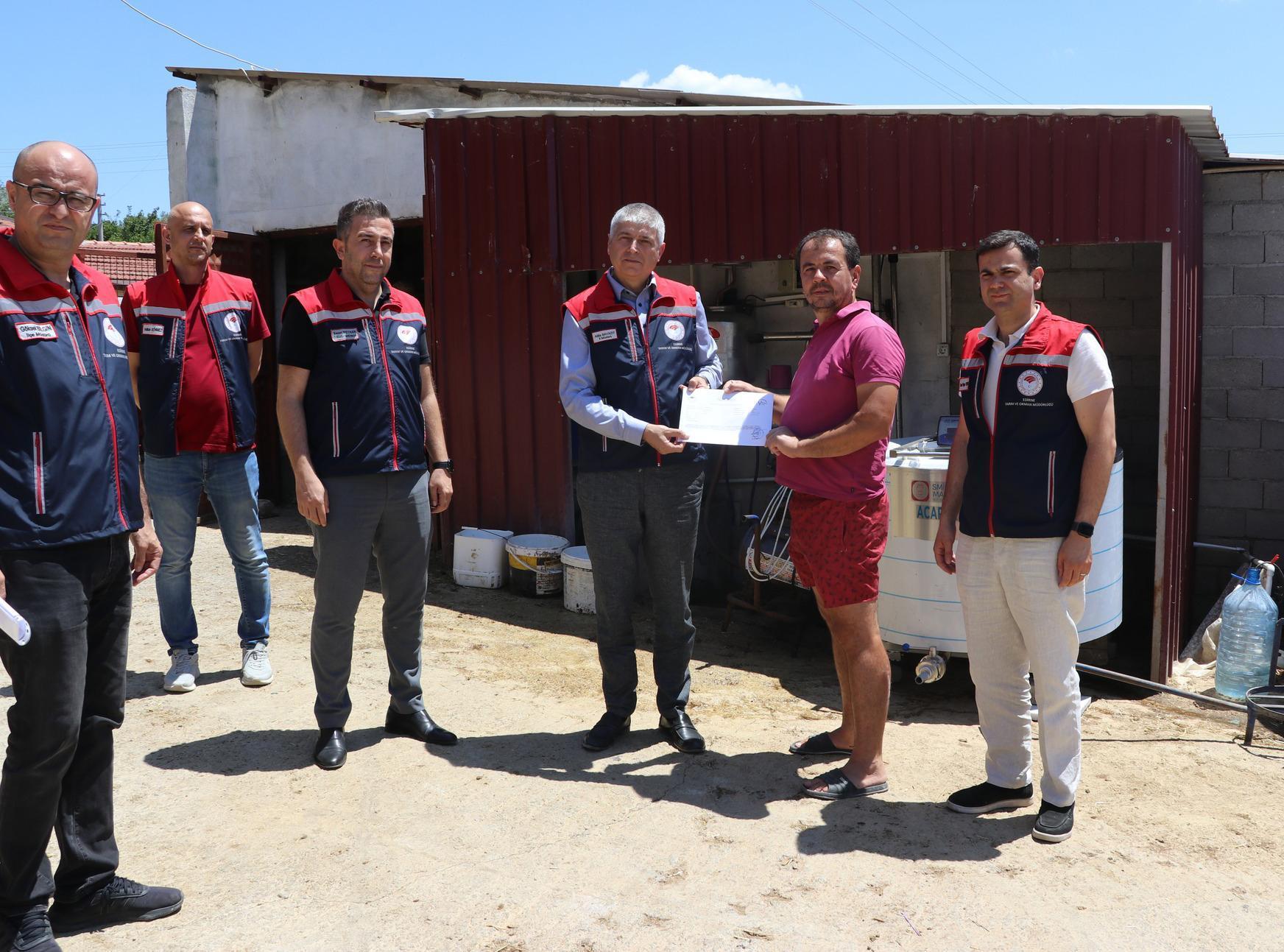 Edirne’de 2 işletmeye ‘Hastalıktan ari işletme’ sertifikası verildi Edirne’de 2 işletmeye ‘Hastalıktan ari işletme’ sertifikası verildi