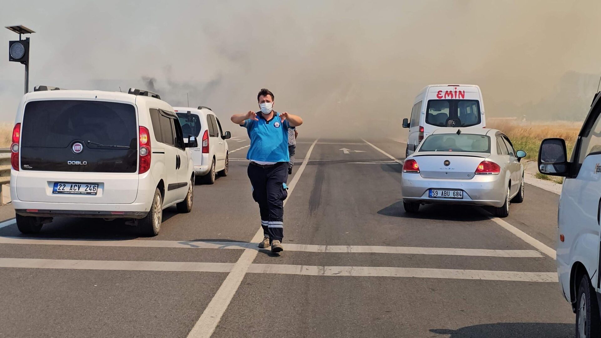 Edirne’de anız yangını; kara yolu kapatıldı (2) Edirne’de anız yangını; kara yolu kapatıldı (2)