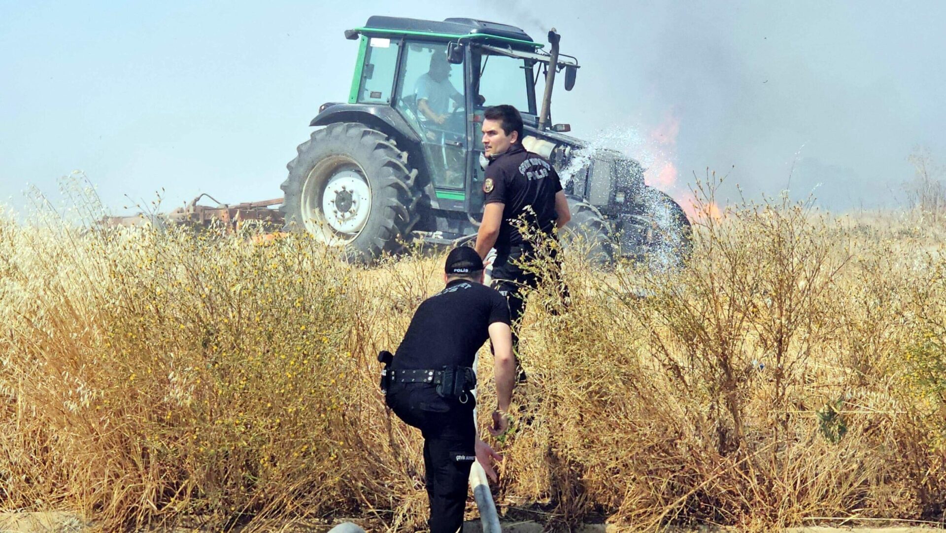Edirne’de anız yangını; kara yolu kapatıldı (3) Edirne’de anız yangını; kara yolu kapatıldı (3)